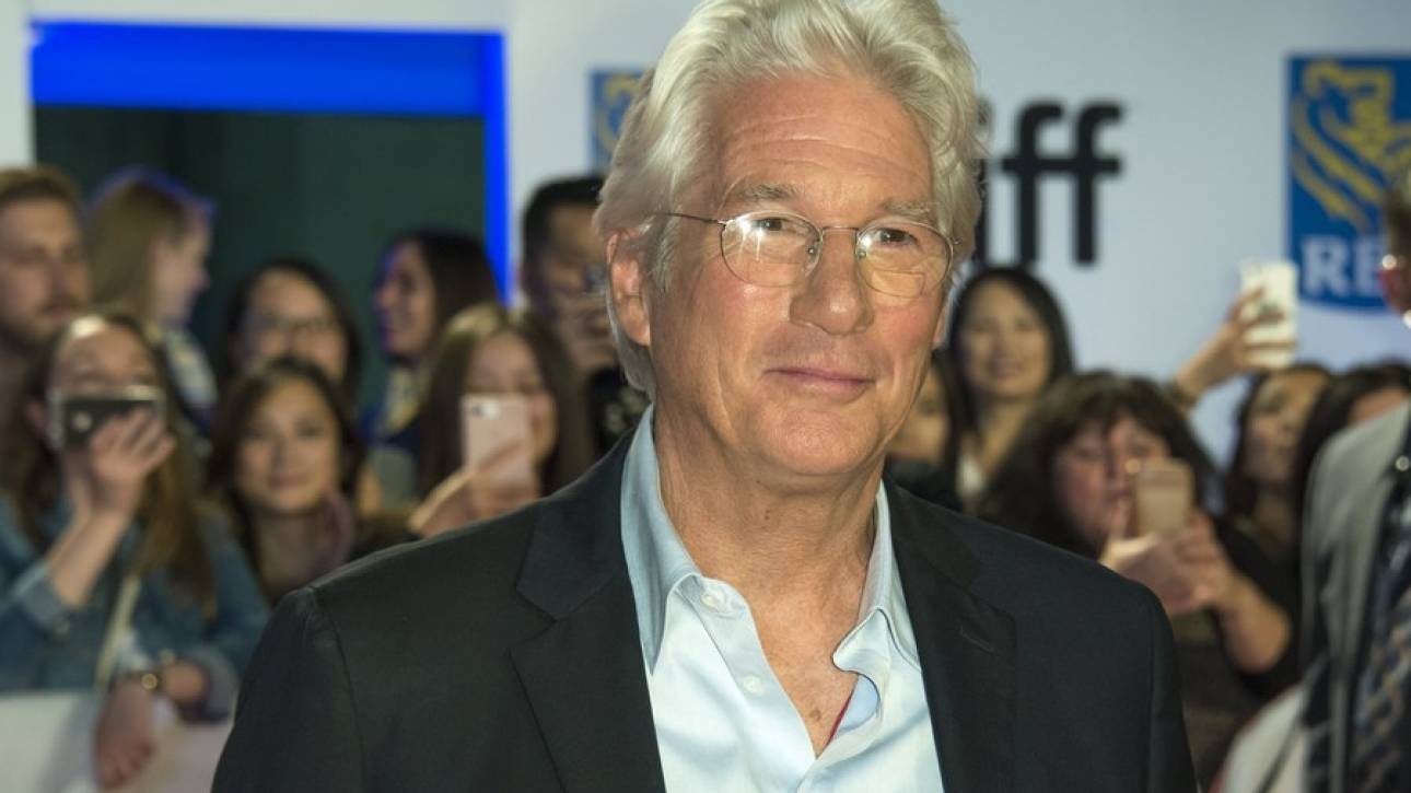 Ρίτσαρντ Γκιρ: Ο 76χρονος ηθοποιός μοιράζεται για πρώτη φορά, μια φωτογραφία με τους ανήλικους γιους του