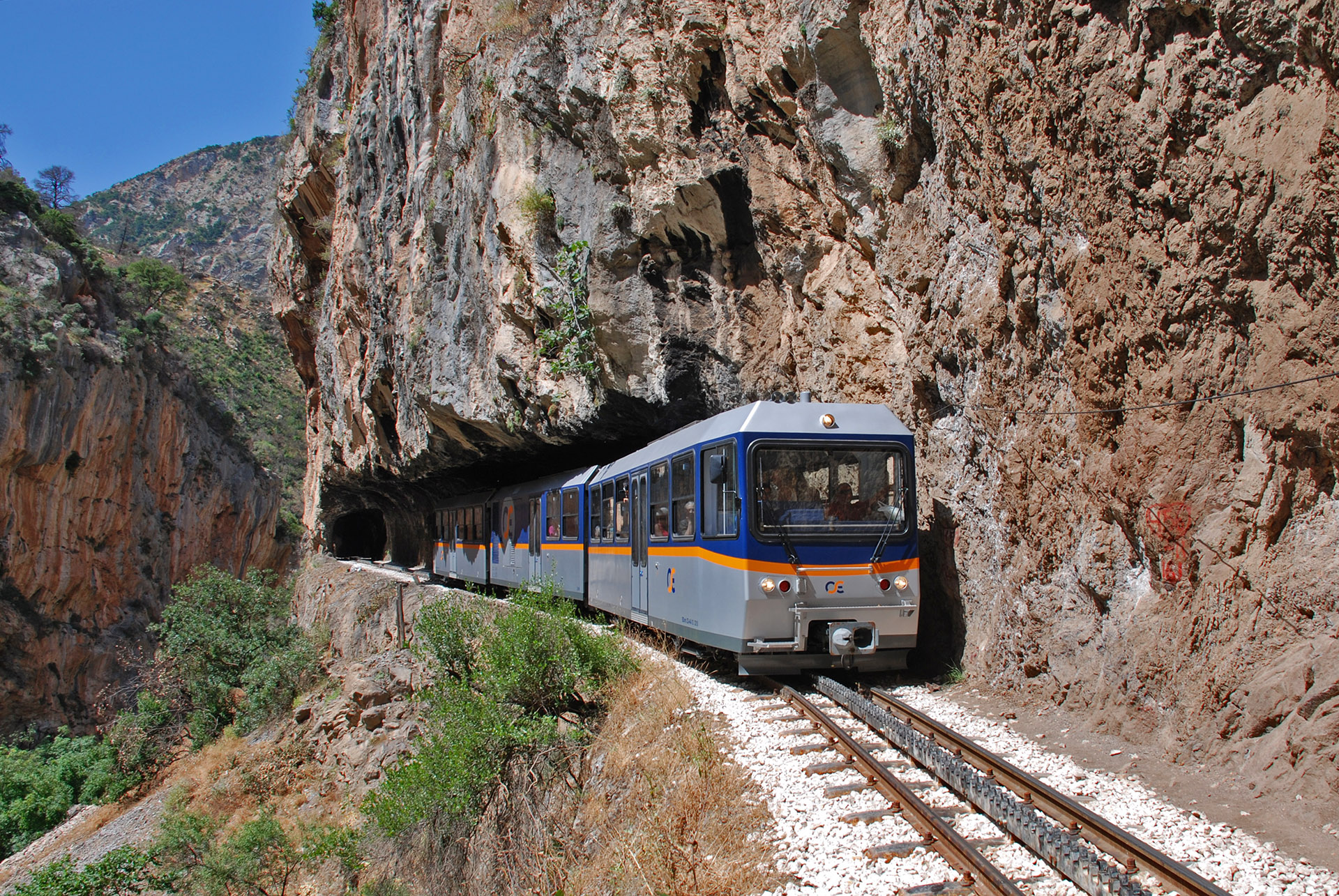 Αναστέλλονται τα δρομολόγια στον Οδοντωτό λόγω κατολίσθησης