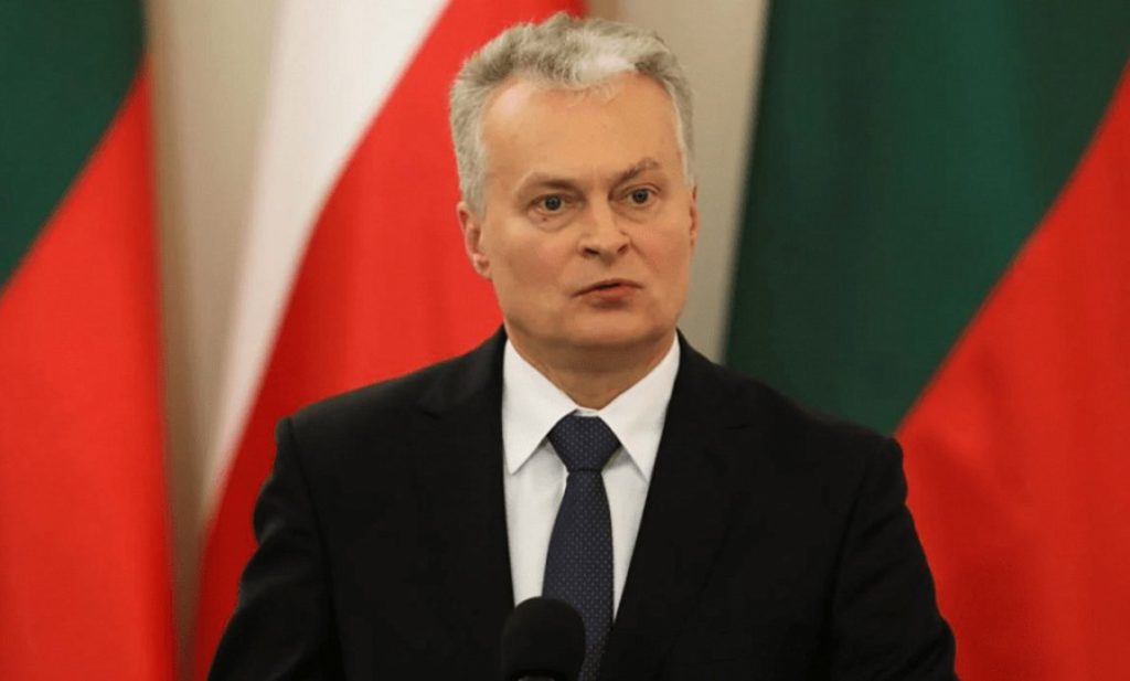 Σε παραλήρημα ο πρόεδρος της Λιθουανίας: Θέλει κυρώσεις «κοκτέιλ μολότοφ» κατά της Ρωσίας