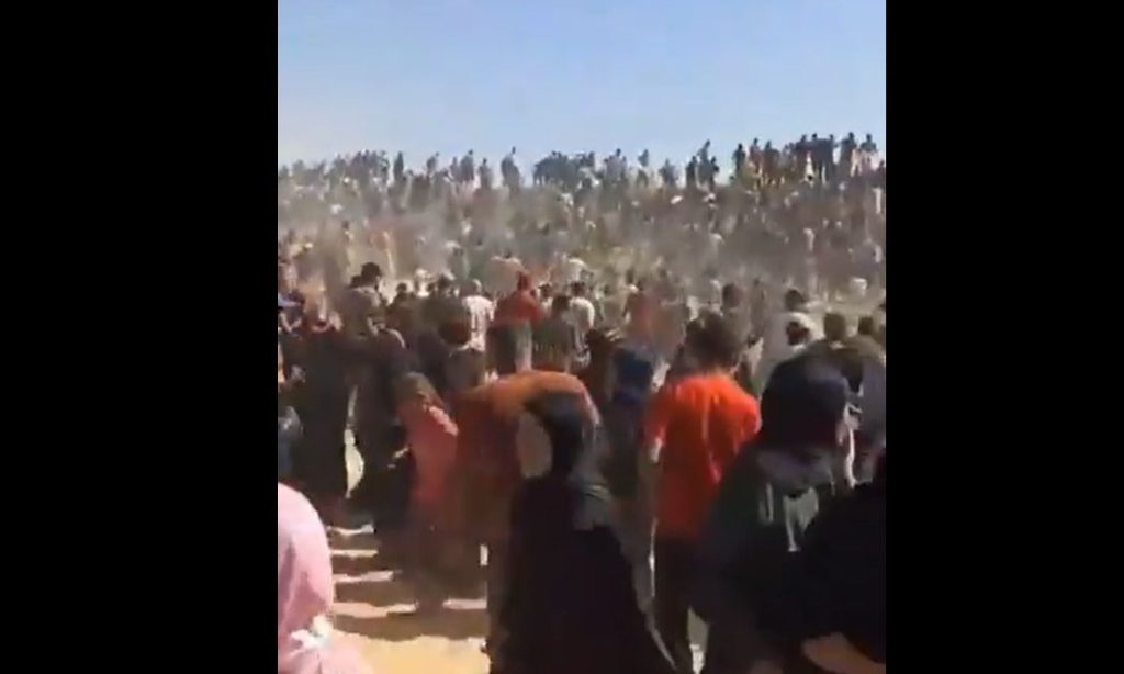 Σκηνές χάους στη Γάζα – Πυροβολισμοί σε κέντρο διανομής βοήθειας (βίντεο)