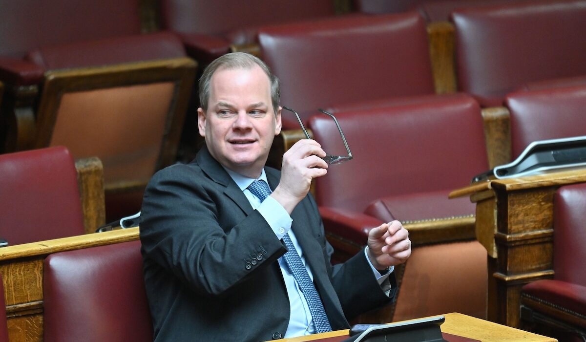 Για παράβαση καθήκοντος παραπέμπει η ΝΔ τον Κ. Αχ. Καραμανλή – Τι περιλαμβάνει η πρόταση για Προανακριτική