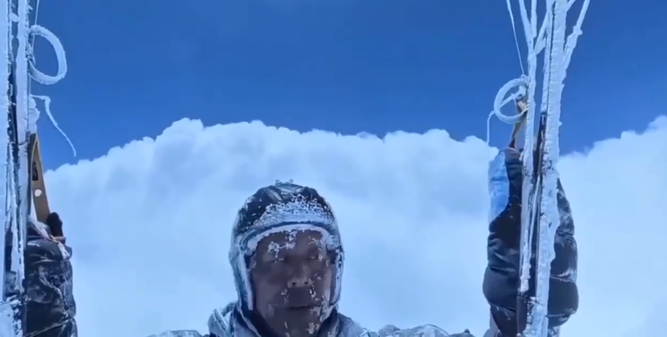 Κίνα: Αλεξιπτωτιστής πλαγιάς παρασύρθηκε από αεροχείμαρρο που τον ανέβασε στα 28.000 πόδια!