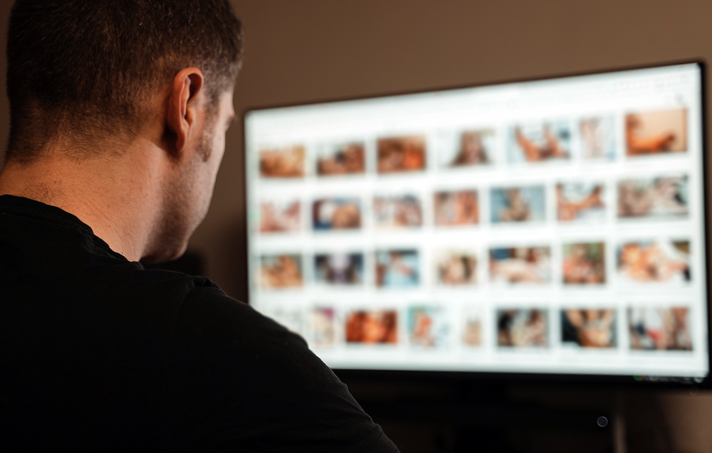 Η Ευρωπαϊκή Επιτροπή ξεκινά έρευνες κατά γνωστών sites διαμοιρασμού ροζ βίντεο