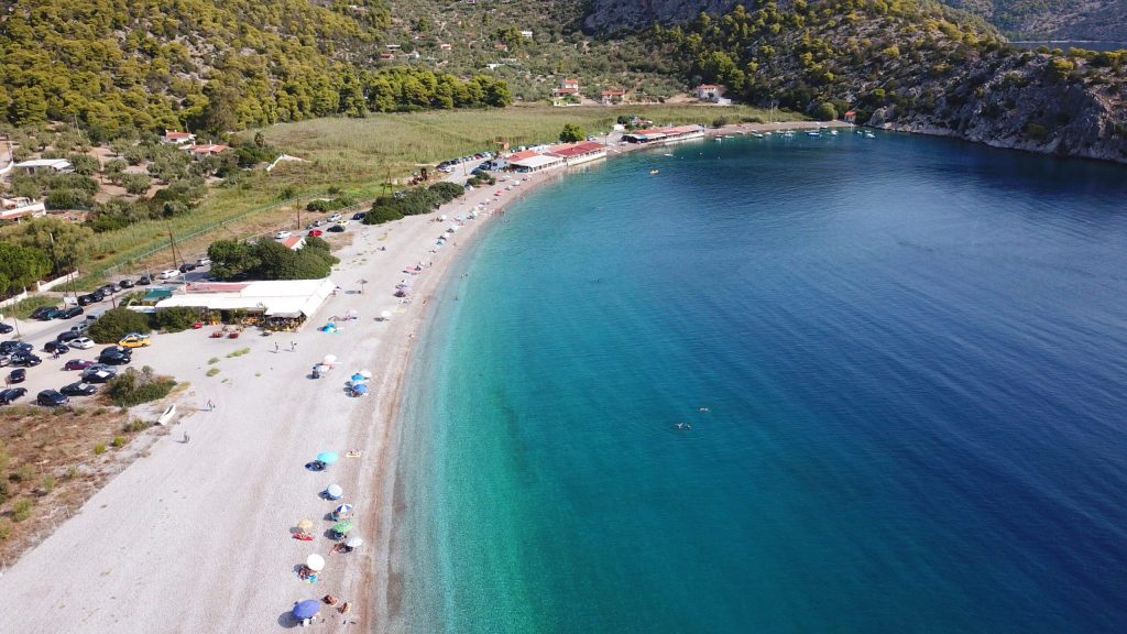 Οι πέντε παραλίες της Αττικής που είναι ιδανικές για εσένα που προτιμάς το βότσαλο