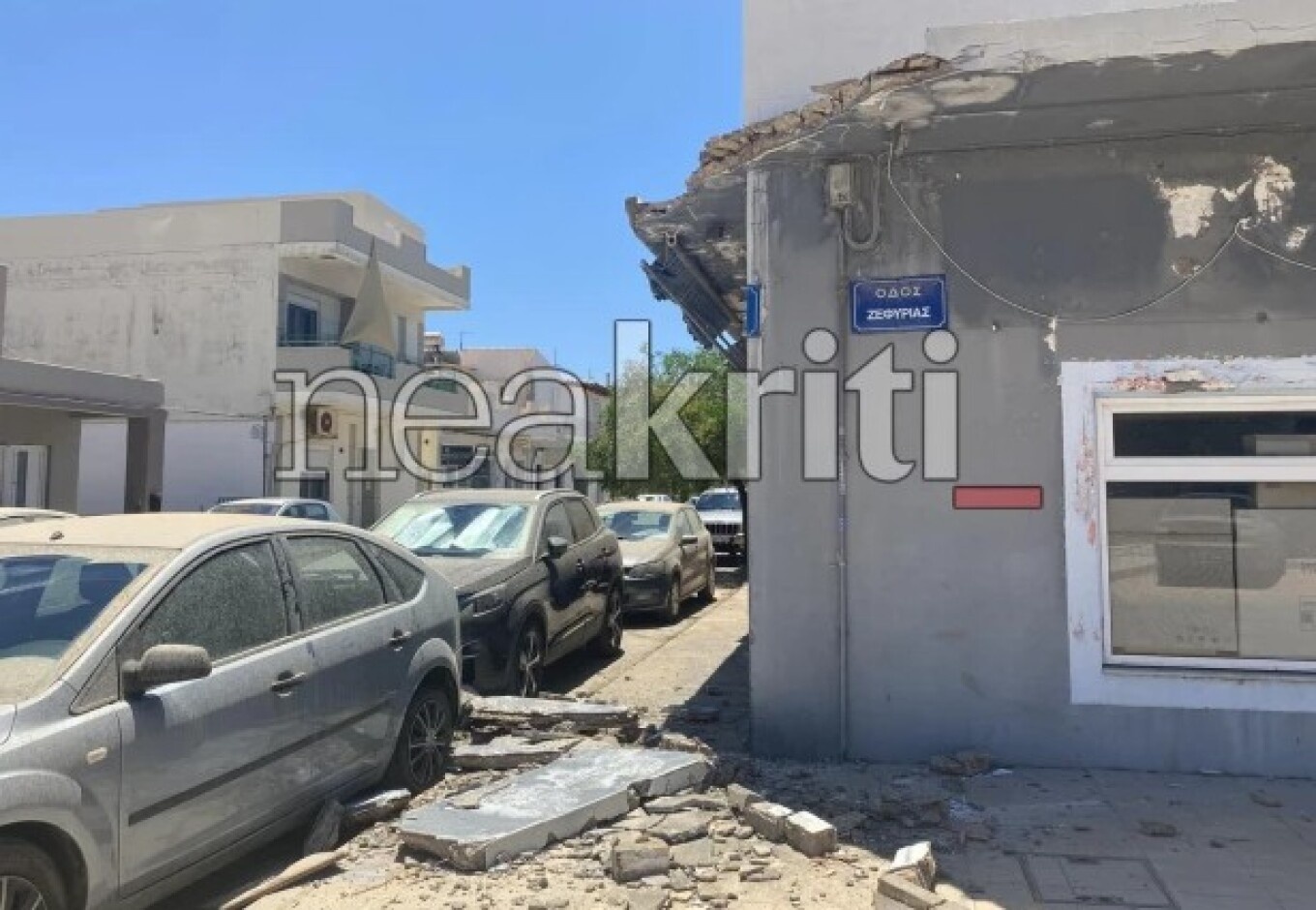 Ηράκλειο Κρήτης: Από θαύμα δεν υπήρξε κάποιο τραγικό περιστατικό μετά την κατάρρευση ταράτσας κτηρίου (φωτο)