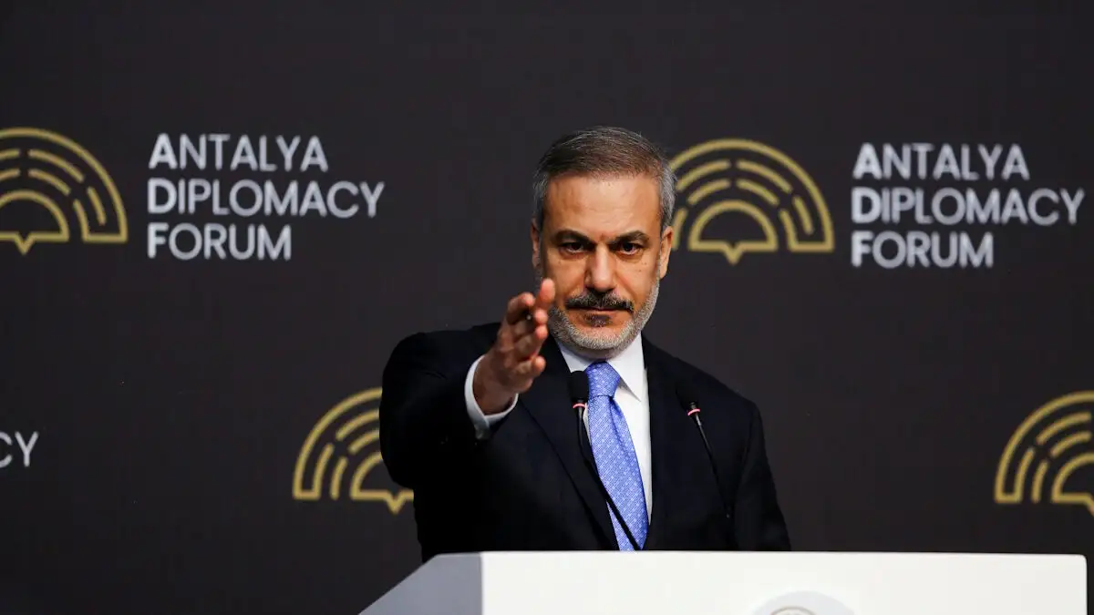 Ο Χ.Φιντάν θα επισκεφτεί το Κίεβο – «Η Τουρκία προσπαθεί να φιλοξενήσει και τον επόμενο γύρο διαπραγματεύσεων»