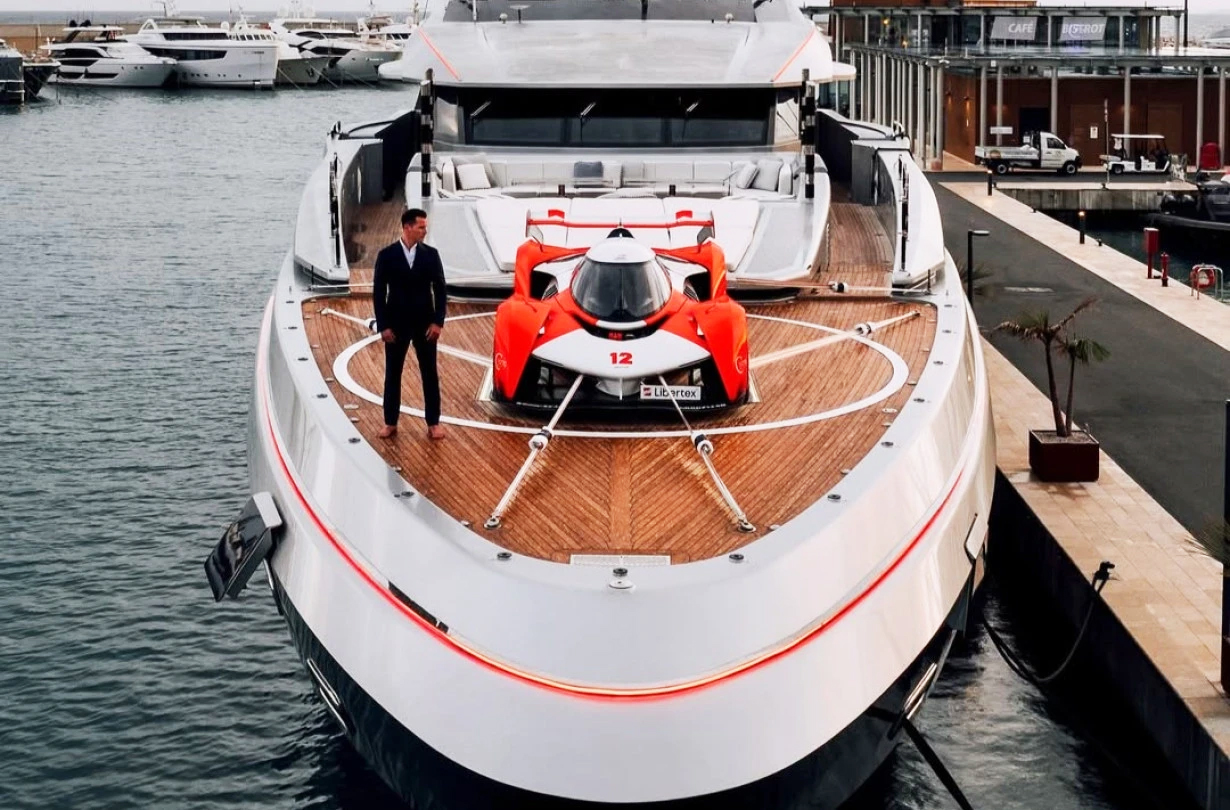 McLaren Solus GT: Έκαψε καρδιές στο Monaco πάνω σε θαλαμηγό