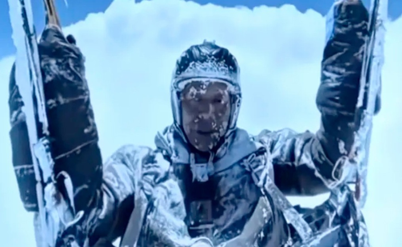 Βίντεο: Άνεμοι παρέσυραν αλεξιπτωτιστή πλαγιάς στην Κίνα και σχεδόν πάγωσε σε υψόμετρο 8.000 μέτρων