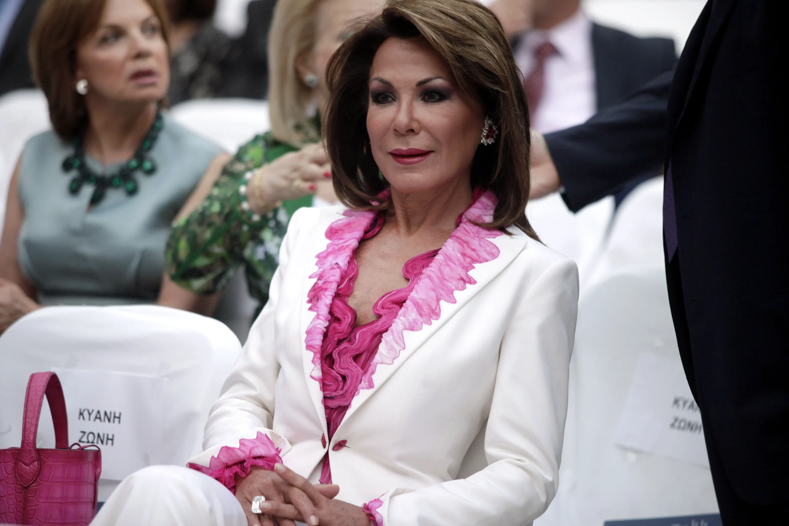 Απολογισμός σε ένα βιβλίο από την Γιάννα Αγγελοπούλου του τι έγινε στην Ολυμπιάδα του 2004