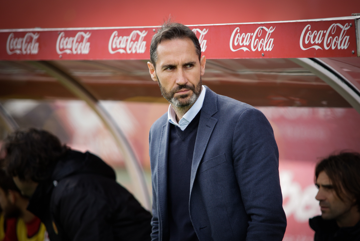 Βιθέντε Μορένο: Ο Ισπανός προπονητής συνδέθηκε με την ΑΕΚ αλλά φαίνεται πως θα συνεχίσει στη Σεβίλλη