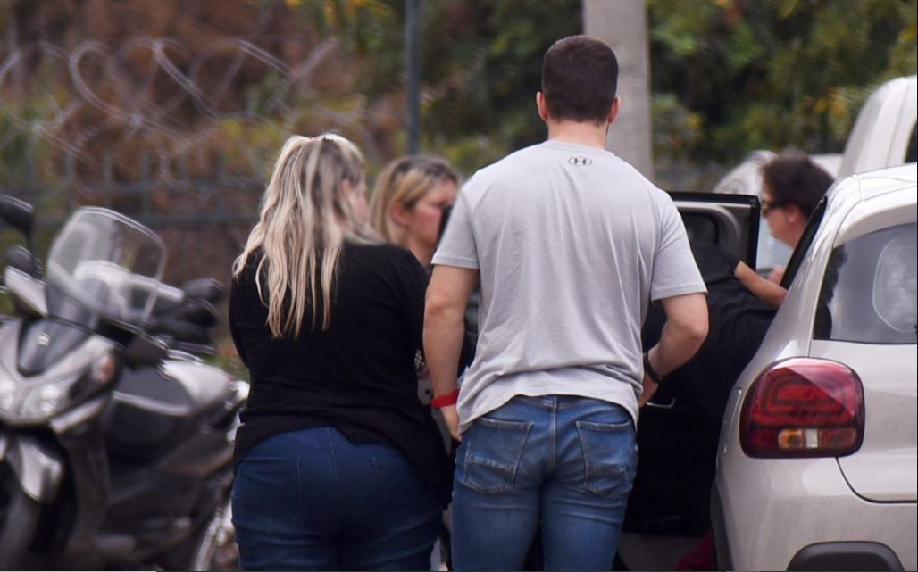 Αφέθηκε ελεύθερη η θεία της 7χρονης στη Καλλιθέα που «πέρασε» από τη τζαμαρία και σκοτώθηκε