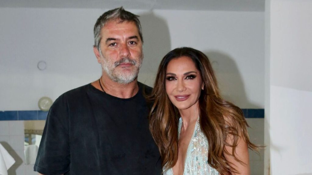 Δέσποινα Βανδή – Βασίλης Μπισμπίκης: Στιγμές χαλάρωσης για το ζευγάρι στην νότια Κρήτη – Δείτε φωτογραφίες