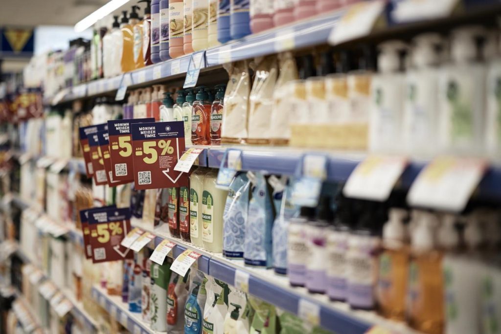 Η κυβέρνηση καταργεί το πλαφόν και φέρνει εκτόξευση τιμών σε τρόφιμα και καύσιμα από τον Ιούλιο