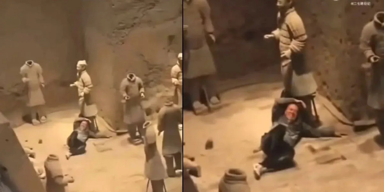 Κίνα: H στιγμή που τουρίστας πηδά φράκτη και καταστρέφει δύο από τα αγάλματα του Πήλινου Στρατού (βίντεο)