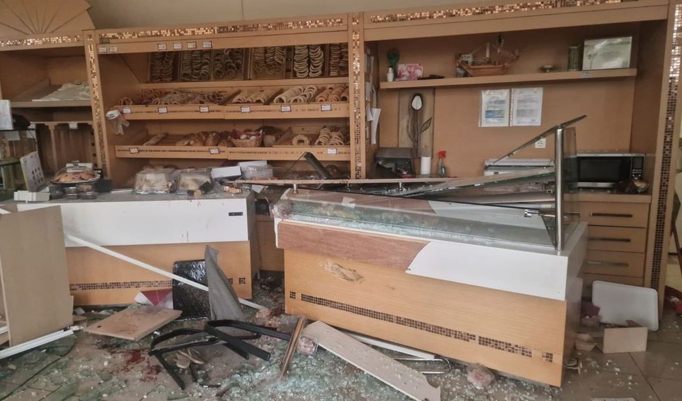 Τροχαίο στην Κω – Ιδιοκτήτης φούρνου: «Το αμάξι ήταν αυτόματο και κάτι πάτησε λάθος ο οδηγός»