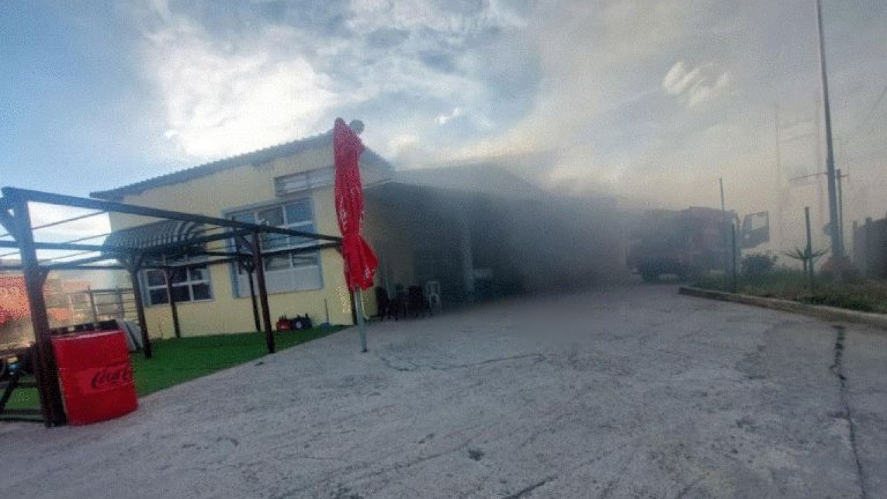 Φωτιά σε σούπερ μάρκετ στο χωριό Βρίσα της Λέσβου – Νεκρή 65χρονη