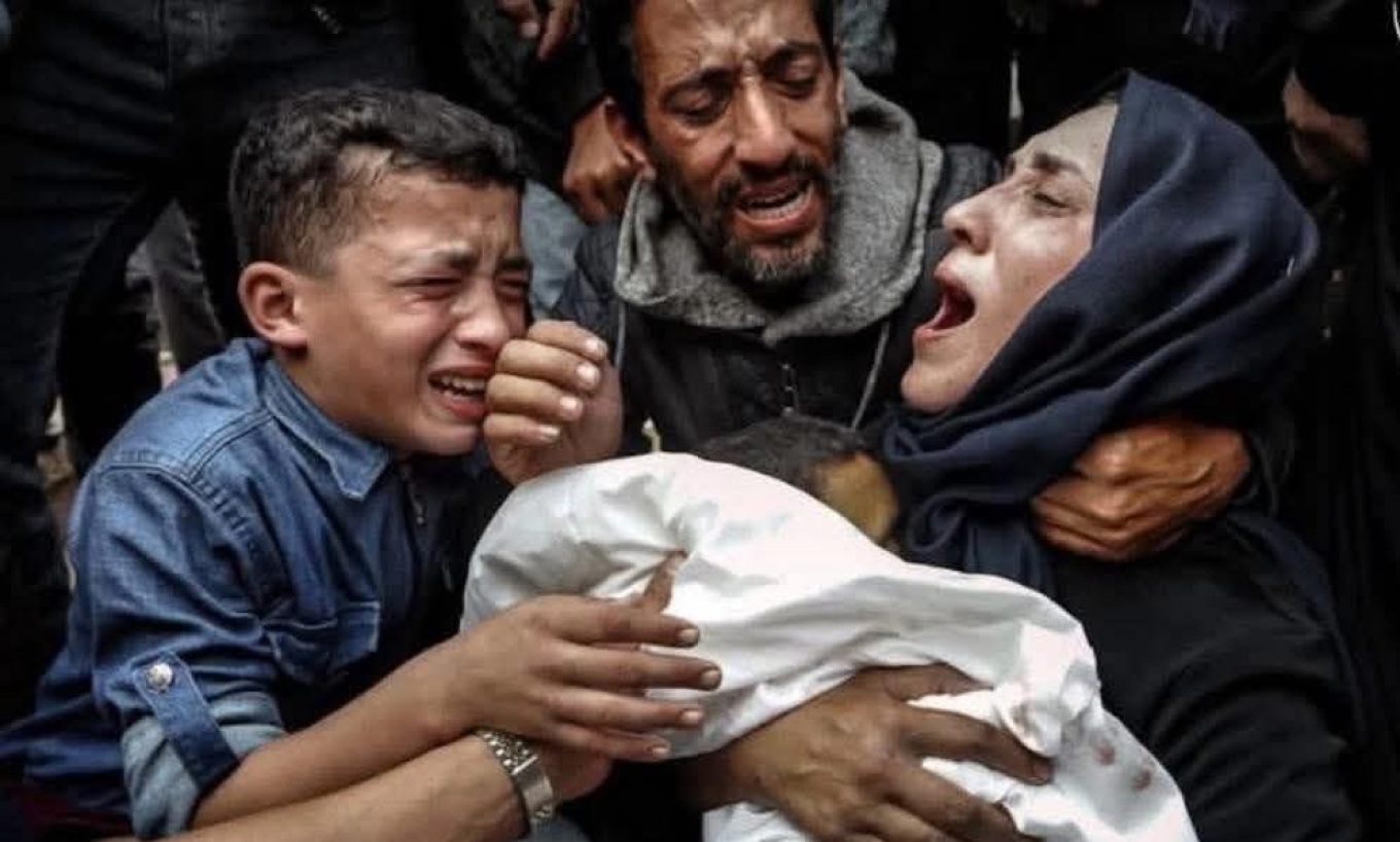 Στην Ιταλία για θεραπεία το μοναδικό παιδί της Παλαιστίνιας γιατρού που επέζησε από ισραηλινό βομβαρδισμό (βίντεο)