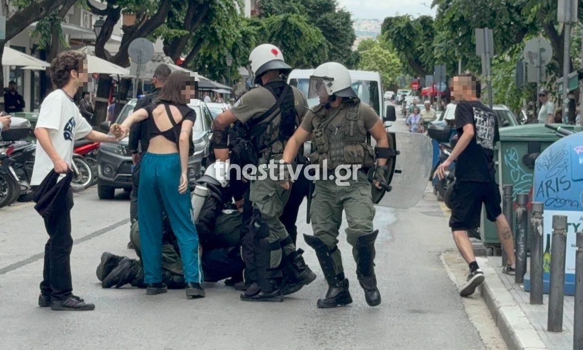 Συνελήφθη στη Θεσσαλονίκη αντιεξουσιαστής που πέταξε πέτρα σε αστυνομικούς (βίντεο)