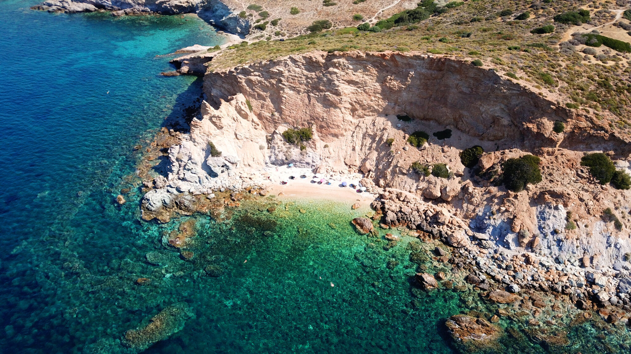 Παραλία ΚΑΠΕ: Ένας μικρός «παράδεισος» που απέχει μόλις 50χλμ από το κέντρο της Αθήνας (βίντεο)