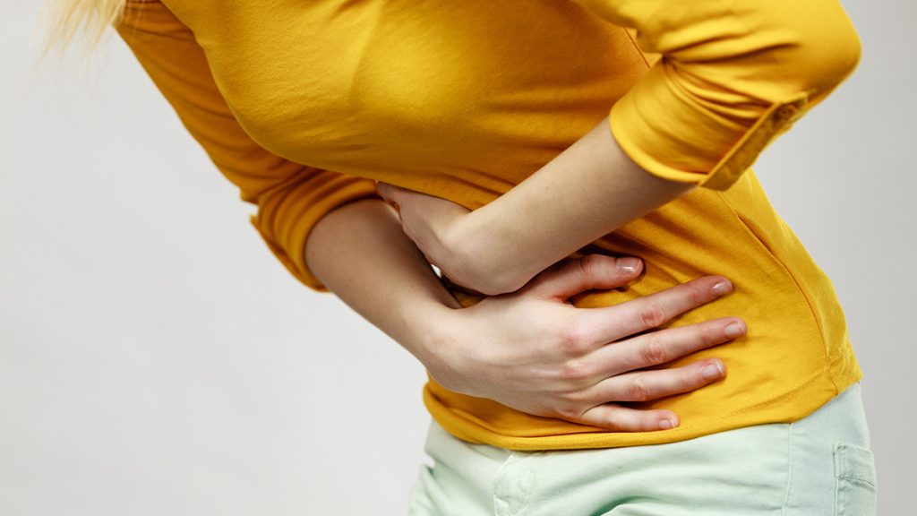 Δες ποιες είναι οι τροφές που προκαλούν πρήξιμο και πόνο στο στομάχι