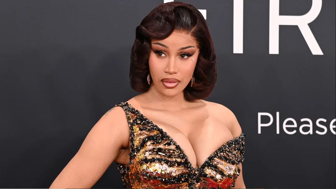 Με καυτό twerk επιβεβαίωσε τη νέα σχέση της η Cardi B – Την χαστούκιζε στα οπίσθια ο αθλητής του NFL (βίντεο)