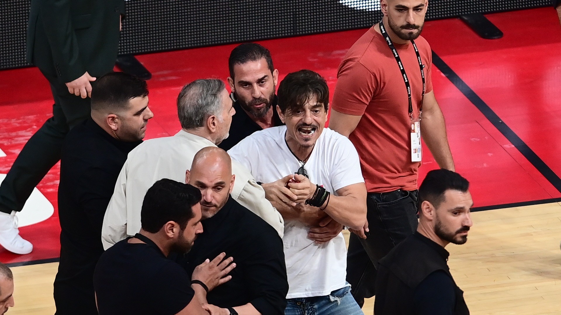 Δημήτρης Γιαννακόπουλος: Αναζητείται να συλληφθεί στο πλαίσιο του αυτοφώρου