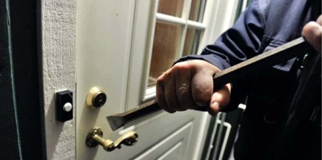 Διάρρηξη «μαμούθ» σε σπίτι στην Ανάβυσσο –  Η λεία ξεπερνά τις 230.000 ευρώ