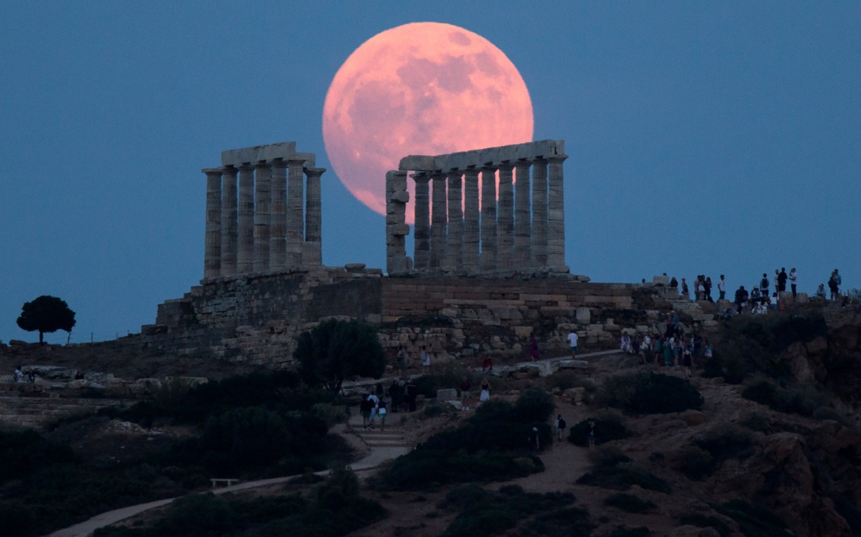 Πανσέληνος Ιουνίου: Δείτε πότε θα φωτίσει τον καλοκαιρινό ουρανό το «Φεγγάρι της Φράουλας»