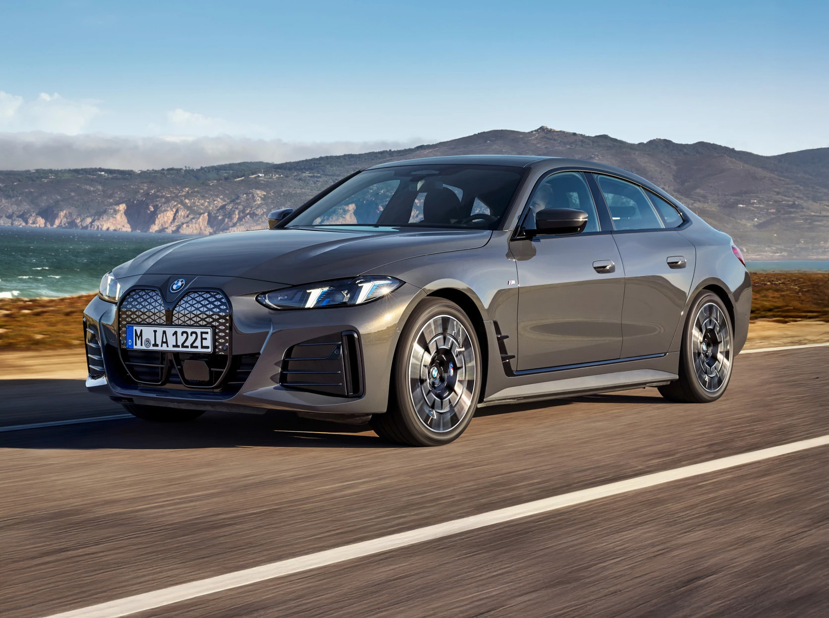 Η BMW i4 γίνεται πιο οικονομική ή πιο ισχυρή… Διάλεξε