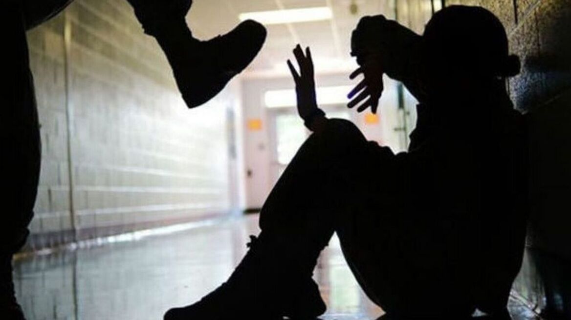 Κρήτη: 9χρονοι ξυλοκόπησαν συμμαθητή τους και το βιντεοσκόπησαν – «Στο βίντεο φαίνεται να τον χτυπάει με βέργα»