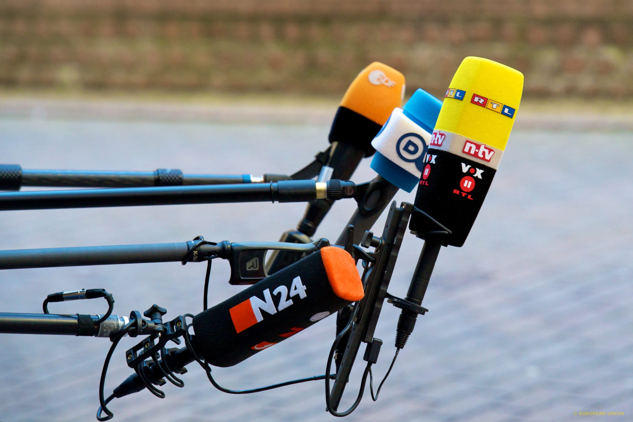 Η μηχανή προπαγάνδας της ΕΕ χρηματοδοτείται με 80 εκατ. ευρώ ετησίως: Πληρώνονται Μέσα Ενημέρωσης και δημοσιογράφοι