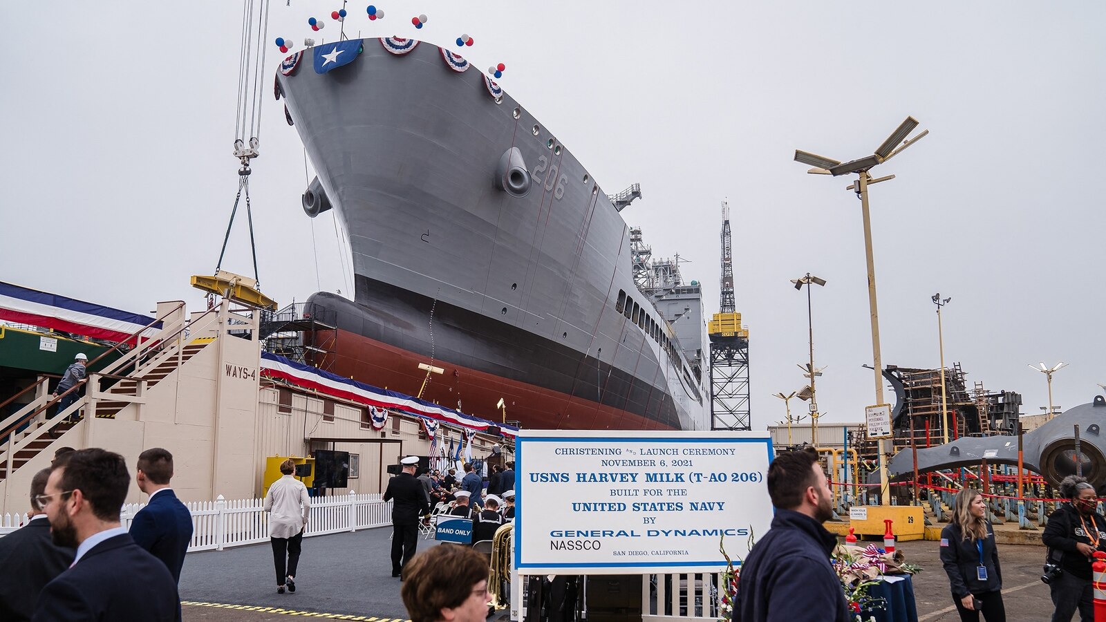 Ο Αμερικανός ΥΠΑΜ διέταξε το Ναυτικό να μετονομάσει σκάφος που είχε το όνομα του gay ακτιβιστή Χάρβεϊ Μιλκ