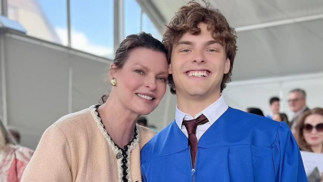 Λίντα Εβαντζελίστα: Ευτυχισμένο το πρώην μοντέλο στην αποφοίτηση του γιου της – «Είμαι μια περήφανη μαμά» (φωτο)