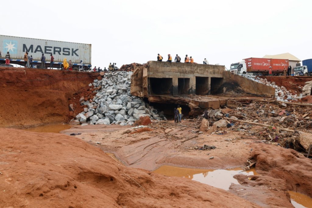 Δεν έχει τέλος η τραγωδία στη Νιγηρία: Πάνω από 200 οι νεκροί εξαιτίας των φονικών πλημμυρών