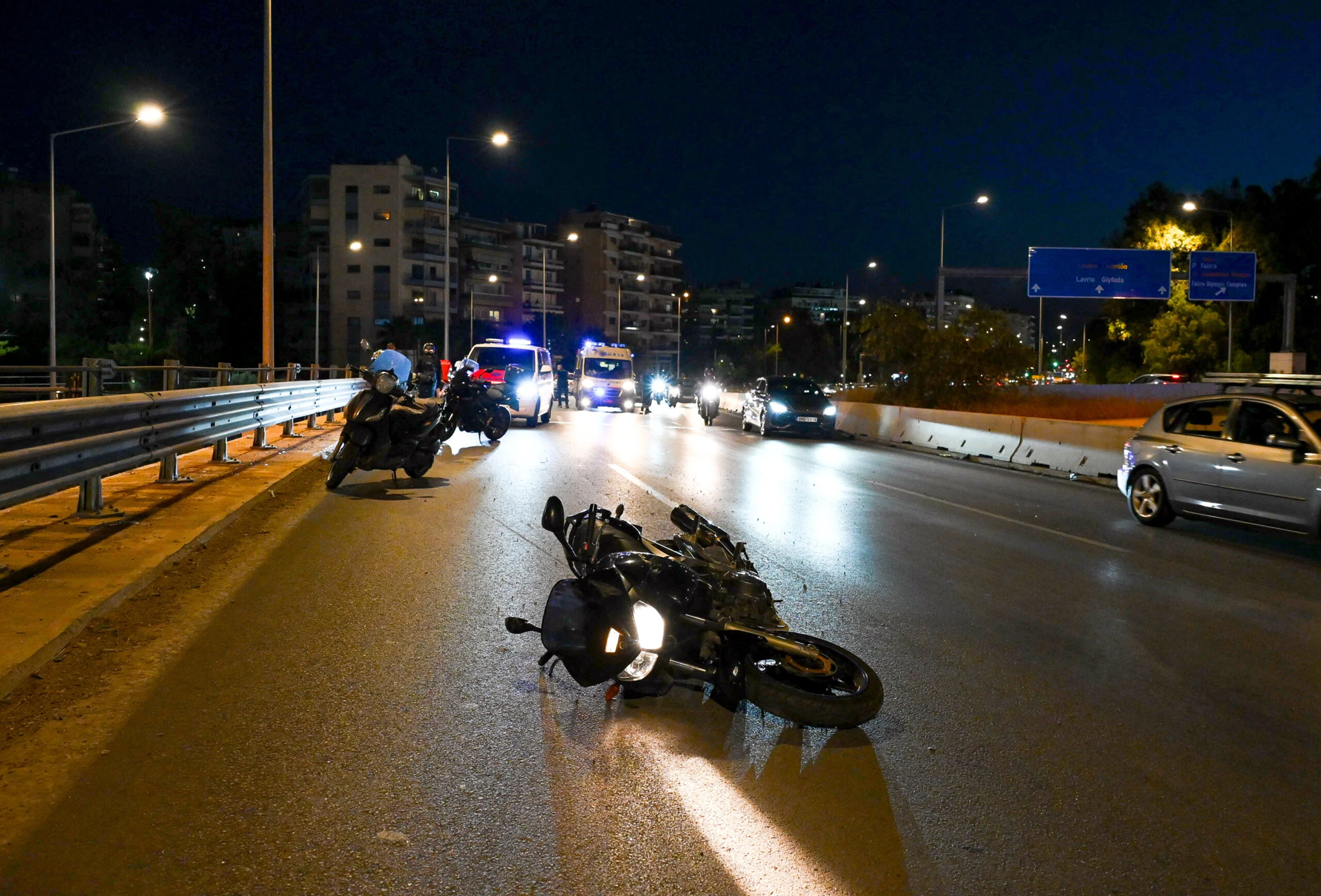 Τροχαίο δυστύχημα στο Παλαιό Φάληρο: «Τρόμαξαν και έτρεξαν να φύγουν» ανέφερε αυτόπτης μάρτυρας