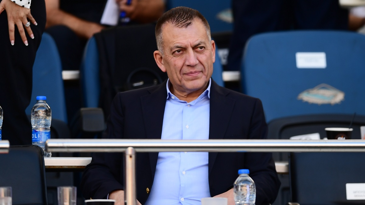 Η κυβέρνηση «κάνει πίσω» – Γ.Βρούτσης: «Δεκτή και η ξεχωριστή προσέλευση Δ.Γιαννακόπουλου και Αγγελόπουλων»