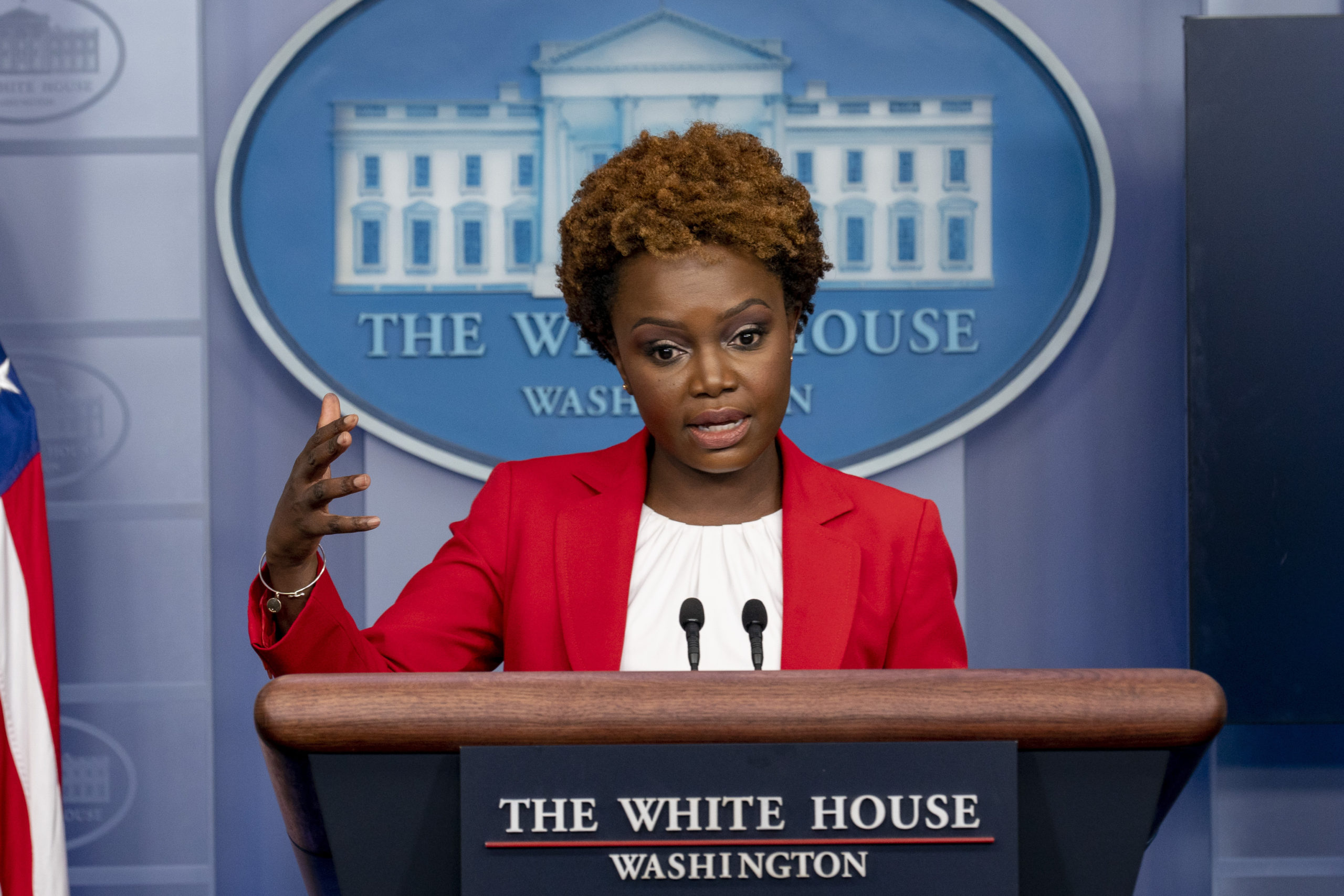 Τέλος η Καρίν Ζαν-Πιερ από το Δημοκρατικό Κόμμα με αιχμές: Την κατηγορούν ότι ήξερε για την υγεία του Τ.Μπάιντεν