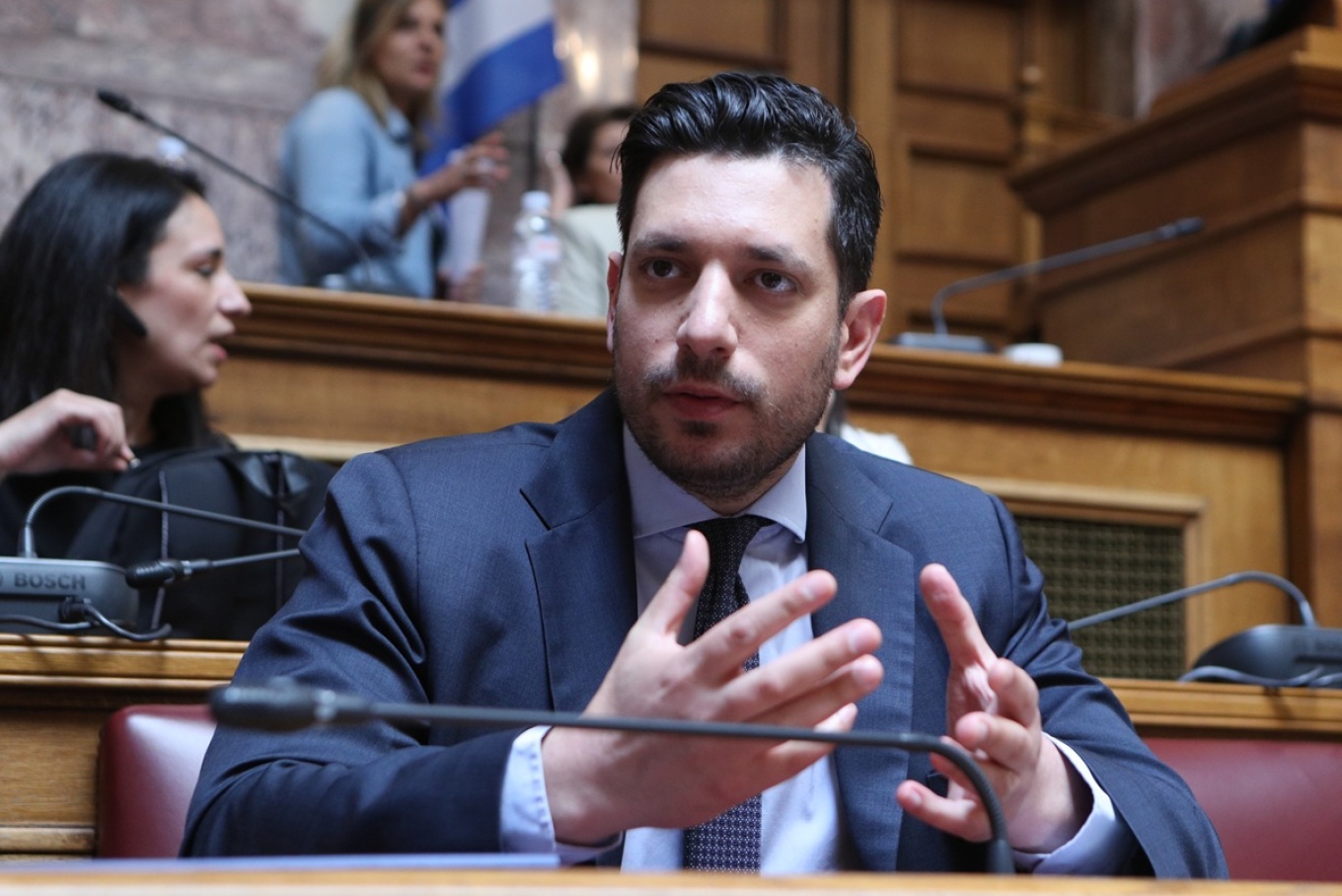 Σύγκρουση Κυρανάκη με Λυμπερόπουλο στη Βουλή για τα ταξί: «Σταματήστε να συκοφαντείτε όποιον διαφωνεί μαζί σας»