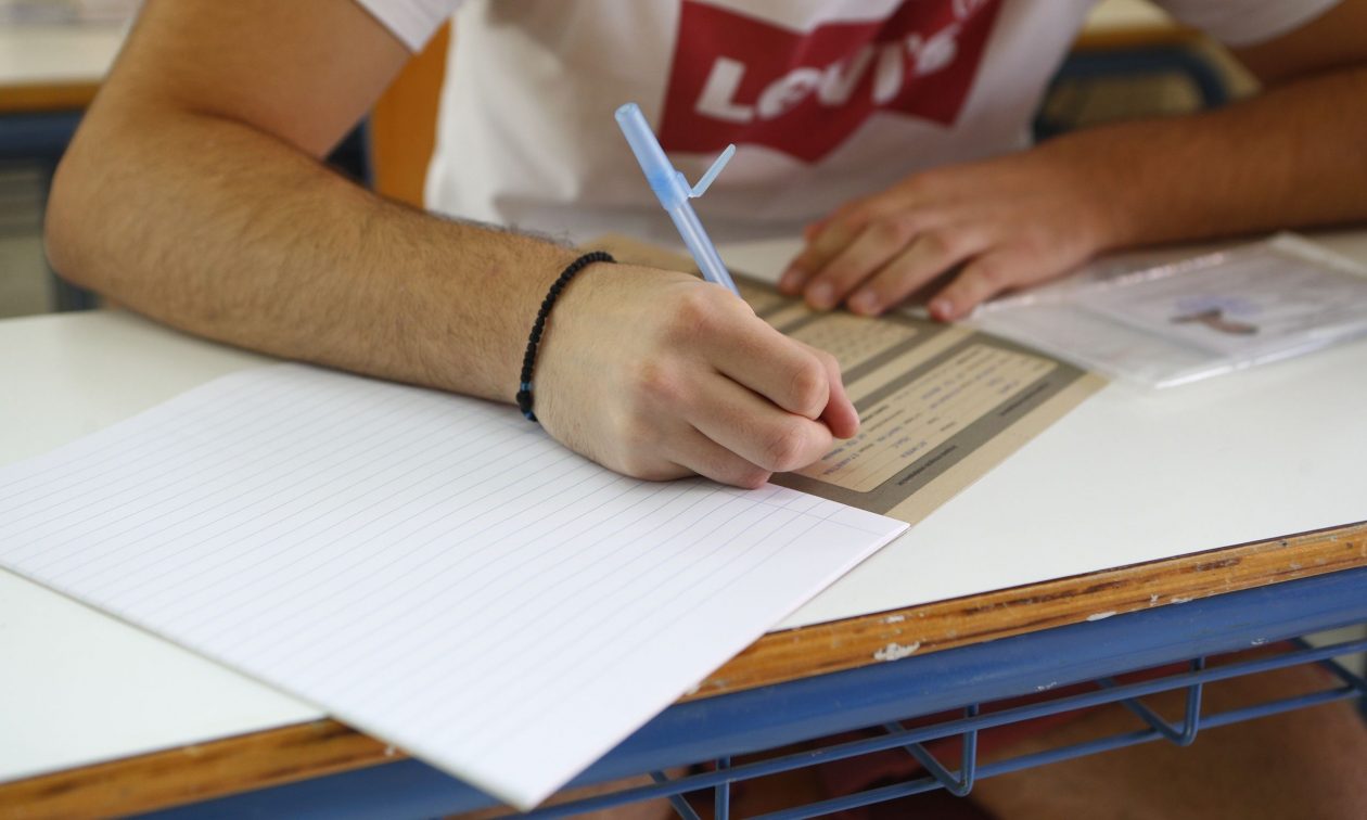 Πανελλαδικές: Στα Λατινικά, τη Χημεία και την Πληροφορική θα εξεταστούν σήμερα οι υποψήφιοι των ΓΕΛ