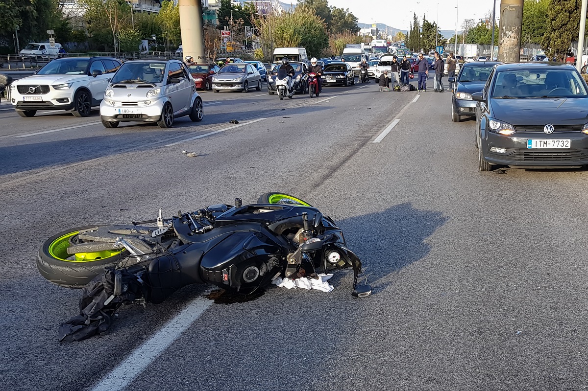 Σοβαρό τροχαίο στον Βόλο: Μηχανές συγκρούστηκαν μεταξύ τους – Στο νοσοκομείο η ανήλικη οδηγός της μοτοσικλέτας