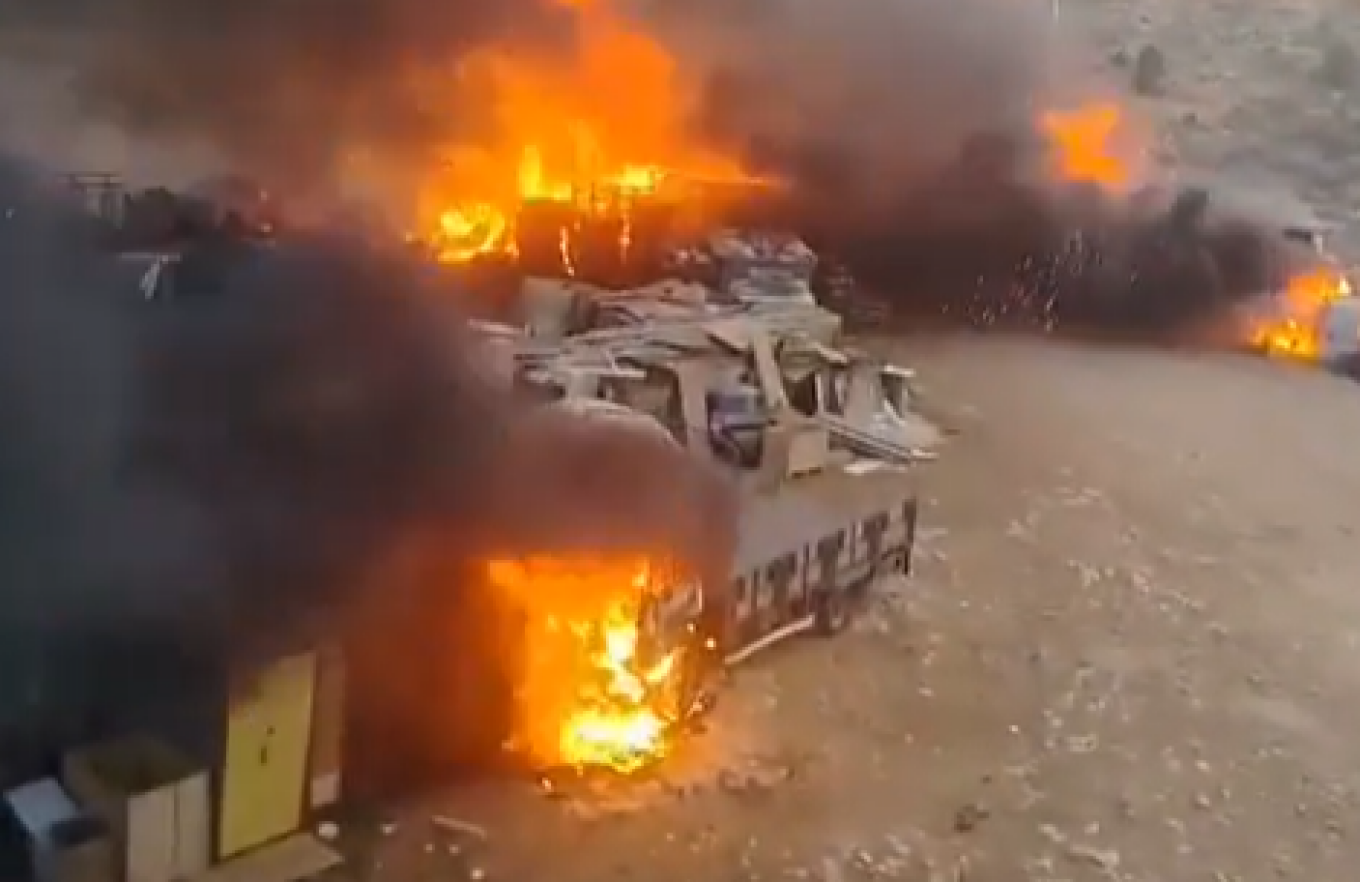 Βίντεο: Η στιγμή που Ισραηλινοί πυρπολούν σπίτια και αυτοκίνητα στην Δυτική Όχθη