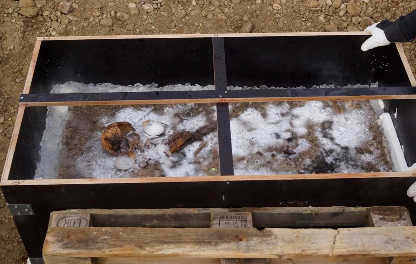 Τάφος βρέφους 1.300 ετών ανακαλύφθηκε στην Βαυαρία: Το παιδί ήταν θαμμένο με σπαθί και χρυσό σταυρό (φωτο)