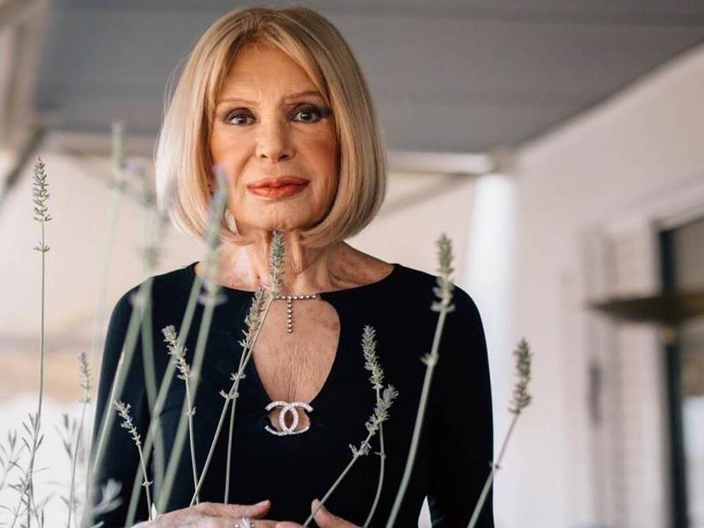 Δύσκολες ώρες για τη Ρίκα Διαλυνά: Σε ακινησία η ηθοποιός μετά από το ατύχημα στο σπίτι της