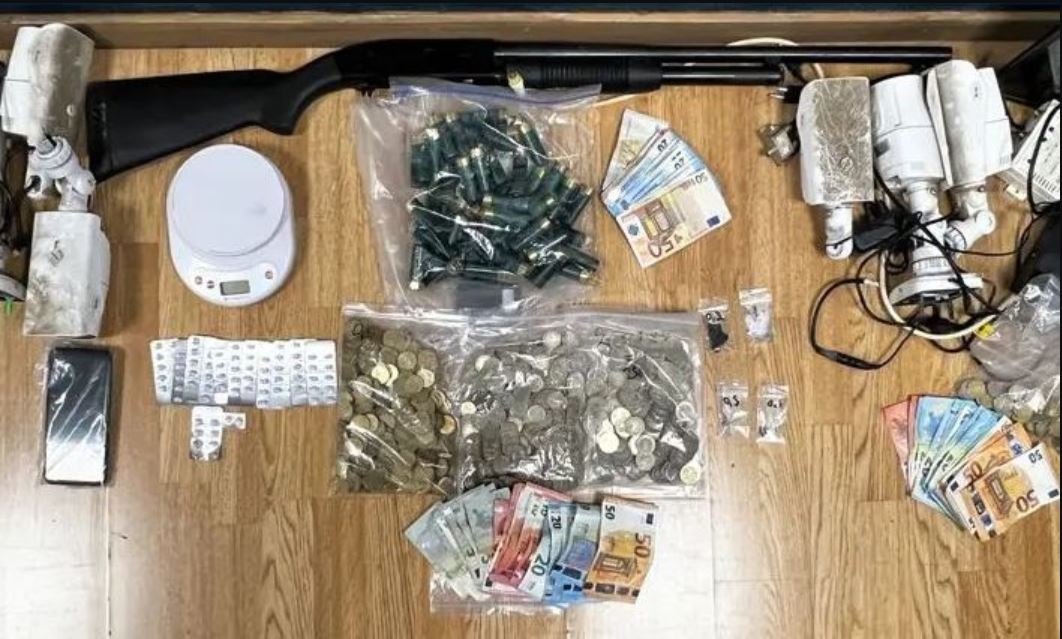 Έφοδος της ΕΛΑΣ σε αποθήκη στις Αχαρνές: Εντοπίστηκαν ναρκωτικά – Συνελήφθησαν έξι άτομα (φωτο)