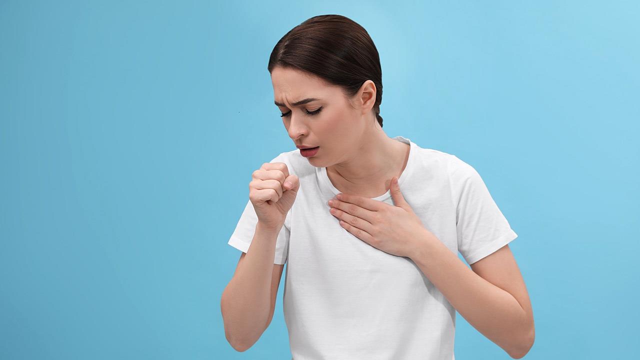 Πότε ο βήχας πρέπει να σας ανησυχήσει; – Ποια είναι τα συμπτώματα