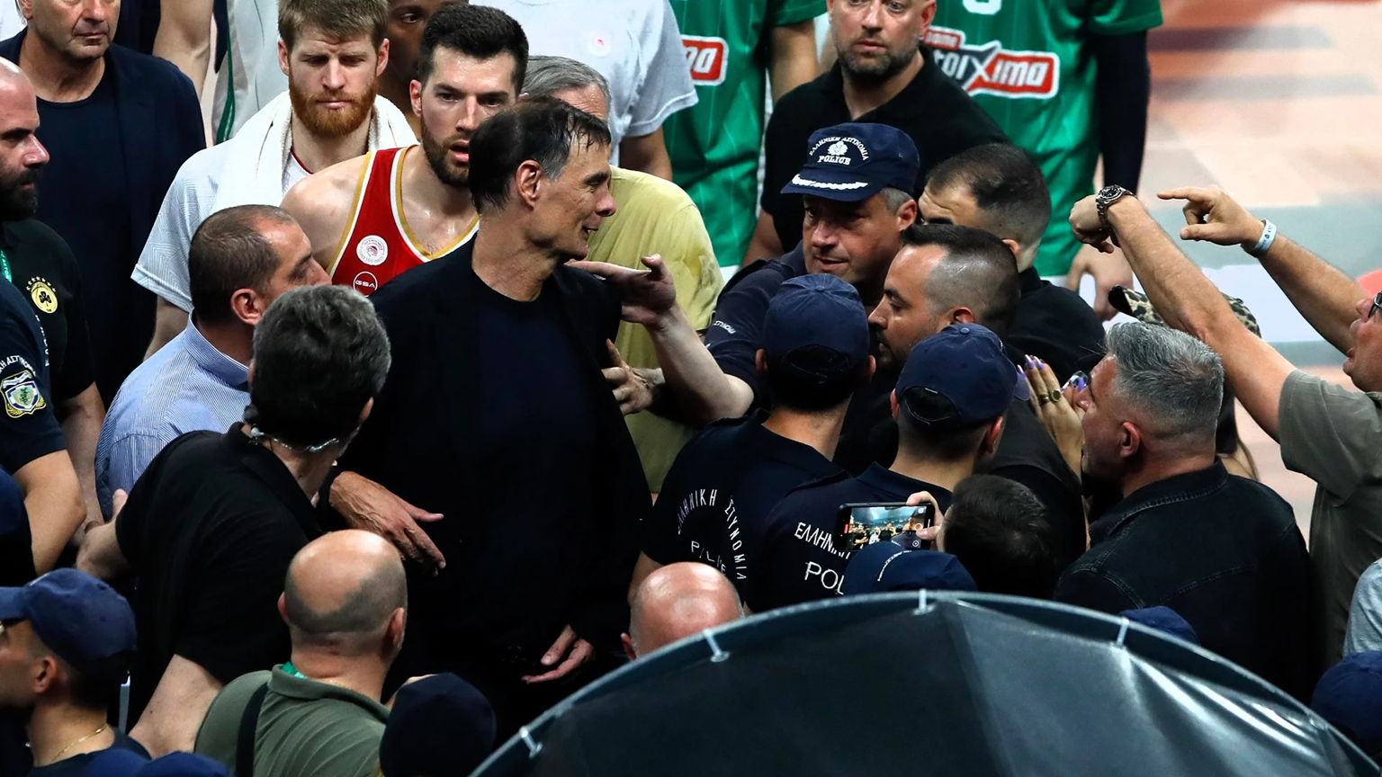 ΚΑΕ Ολυμπιακός: «Διπλή απόπειρα βιαιοπραγίας εναντίον του Γ.Μπαρτζώκα» (βίντεο)