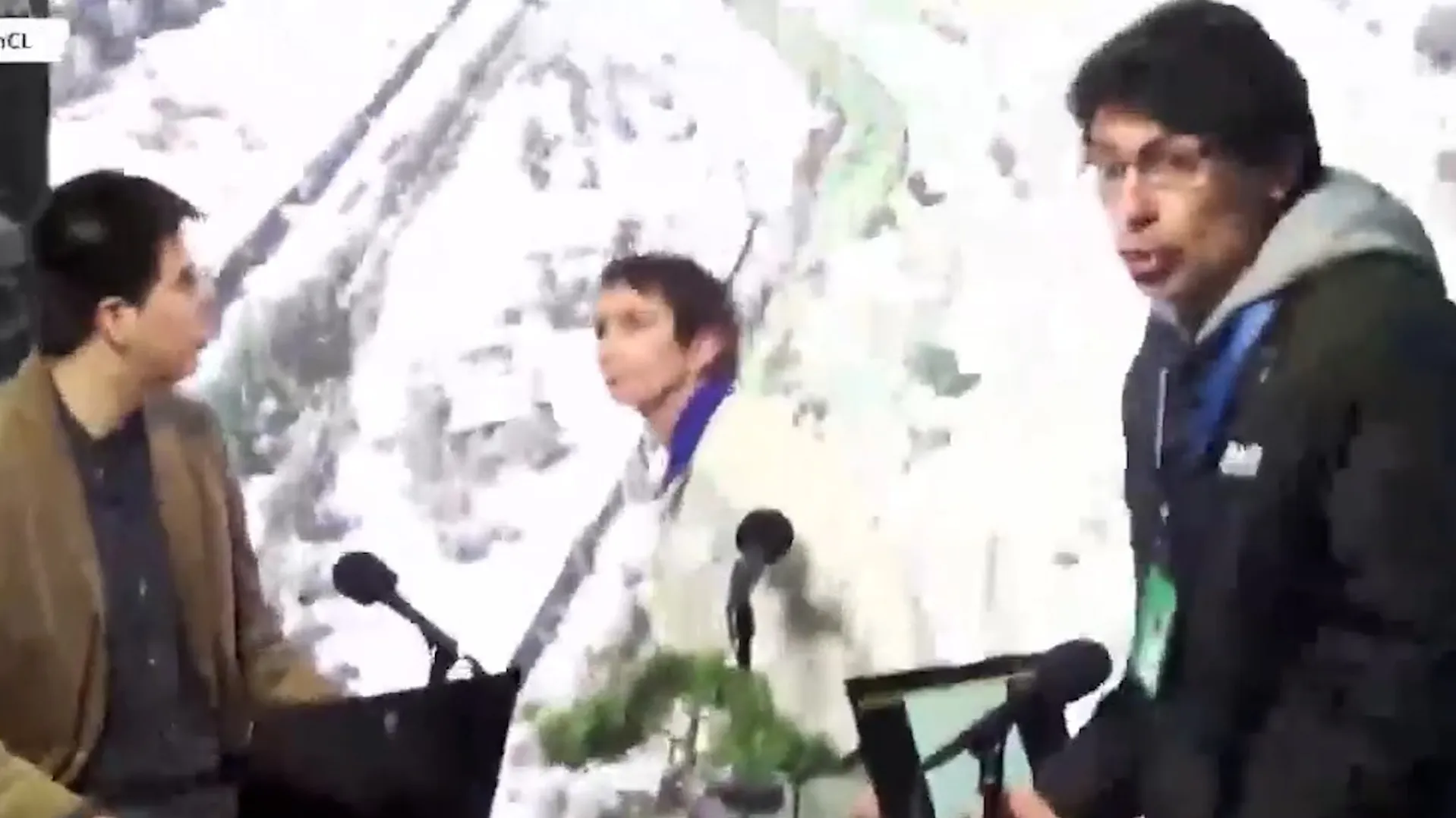 Η στιγμή που σεισμός 6,4 Ρίχτερ χτυπά τη Χιλή και δημοσιογράφοι τρέχουν «όπως όπως» για να κρυφτούν (βίντεο)