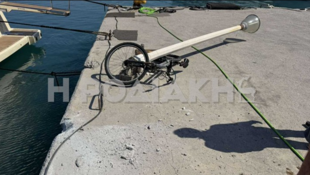 Ρόδος: Θαλαμηγός προσέκρουσε στον προβλήτα του λιμανιού – Από τη σύγκρουση έπεσε κολώνα σε δίκυκλο όχημα (βίντεο)