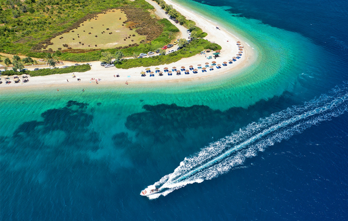 Άγιος Δημήτριος: Η παραλία στην Αλόννησο που θα σας «μαγέψει» με την εξωτική της ομορφιά