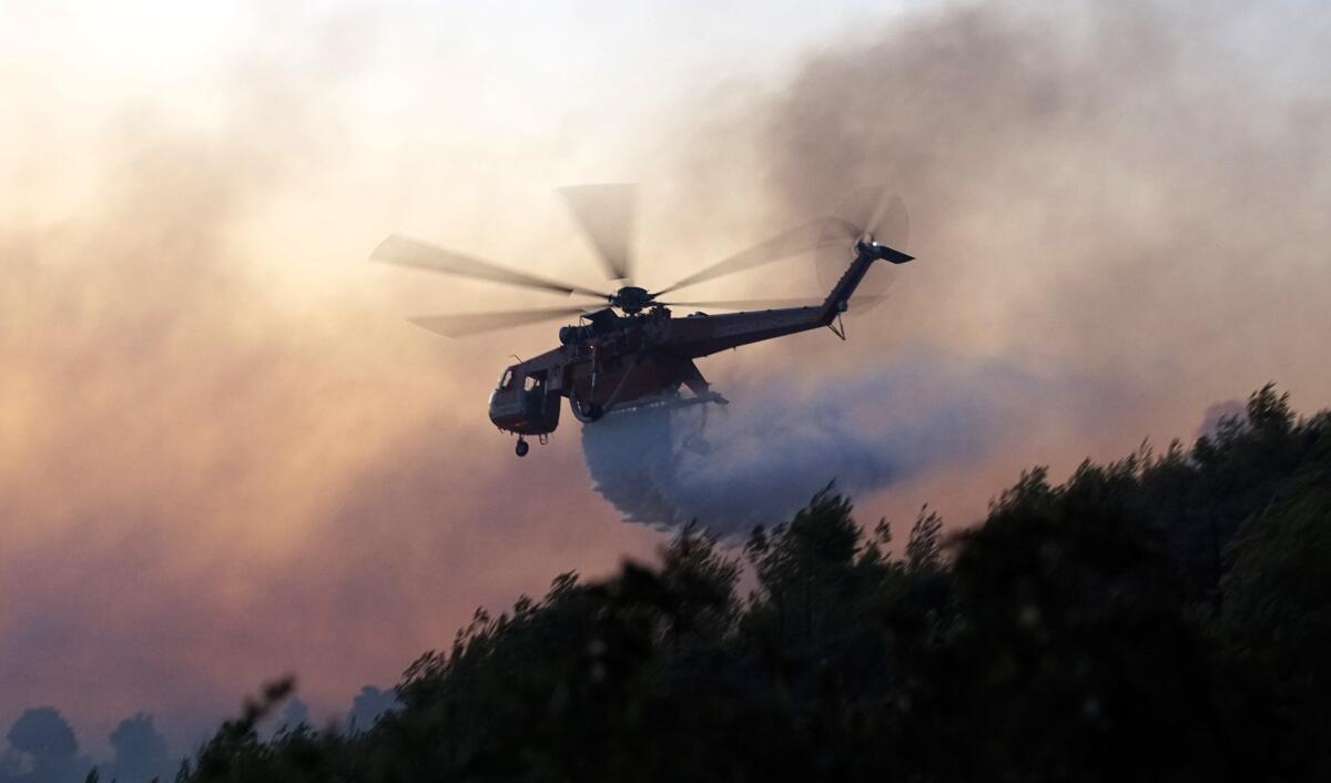 Υπό μερικό έλεγχο η φωτιά στον Ασπρόπυργο (upd)